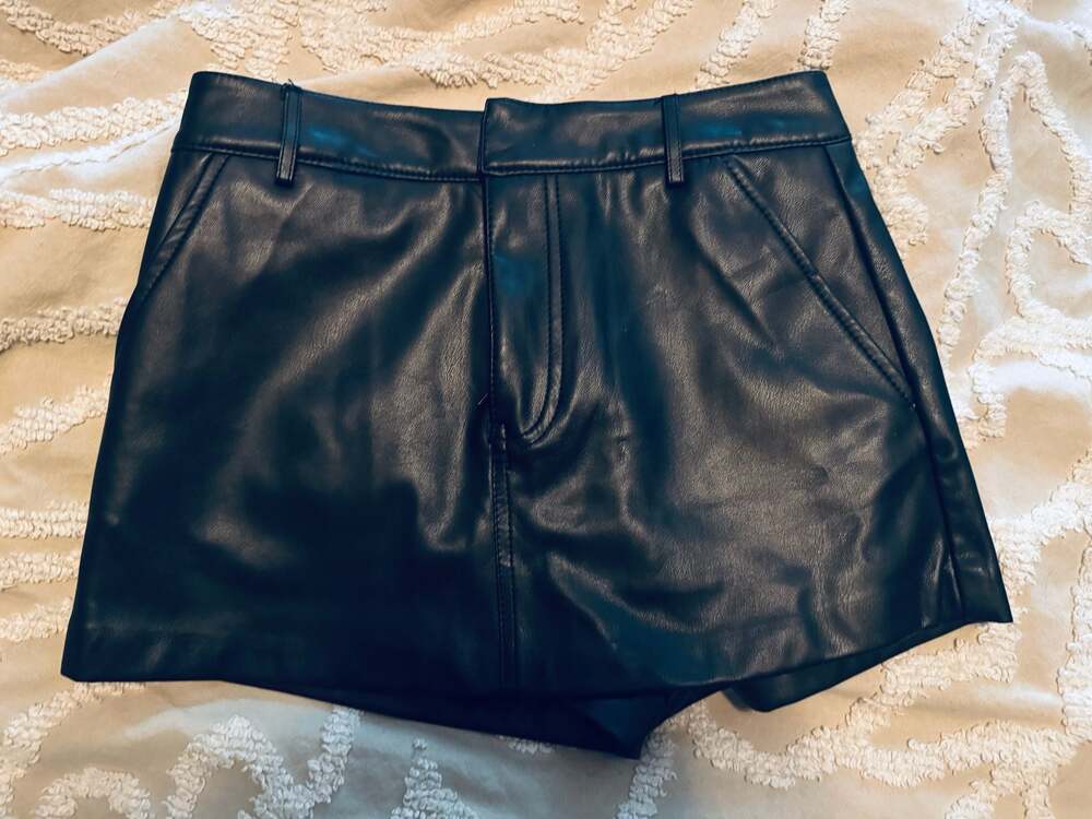 Forever 21 Women's Black Faux Leather High-Waist Skorts
